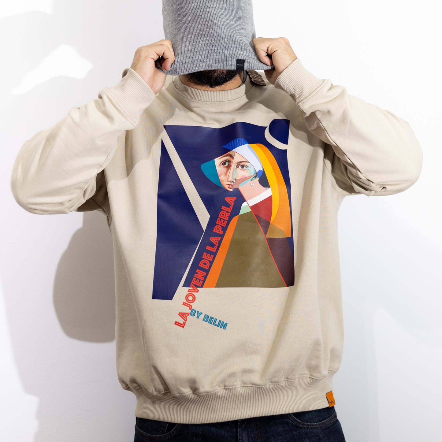 Sudadera "Caballero de la mano en el pecho".